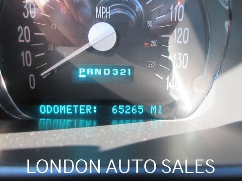 Used 2004 Chevrolet SSR w/ Preferred Equipment Group RWD image 10