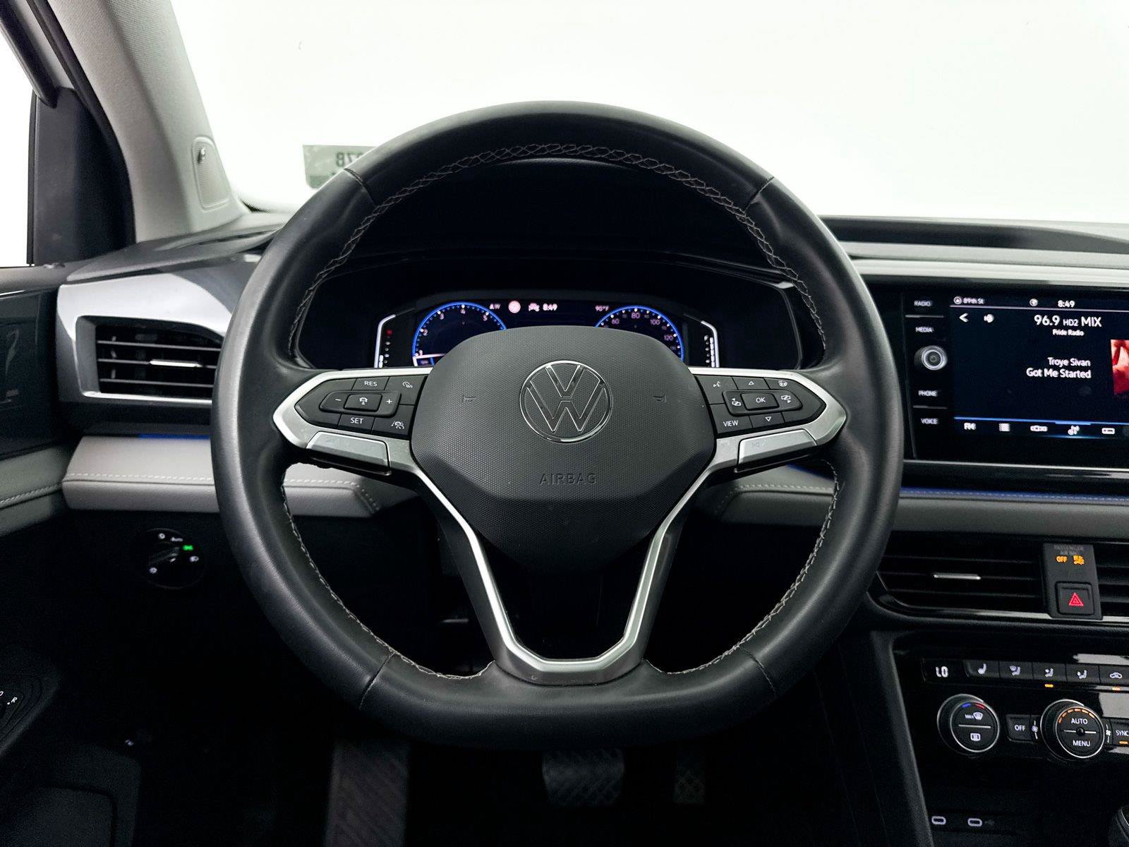 Used 2022 Volkswagen Taos SEL w/ Panoramic Sunroof Package FWD image 4