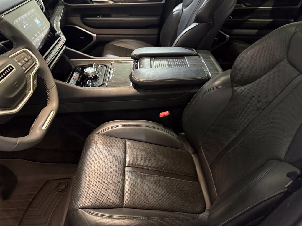 Used 2022 Jeep Wagoneer Series III w/ Premium Group I AWD/4WD image 11