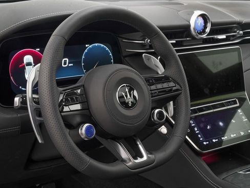 New 2025 Maserati Grecale Modena image 8