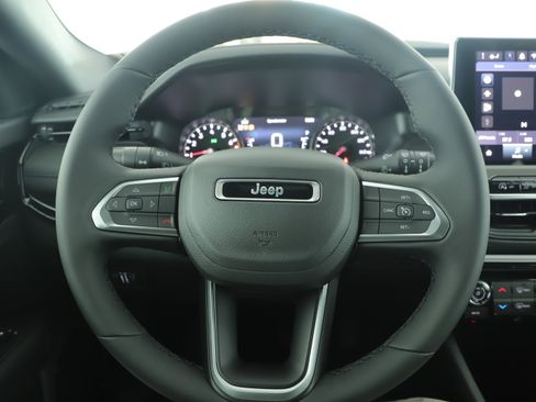 New 2026 Jeep Compass Latitude image 12