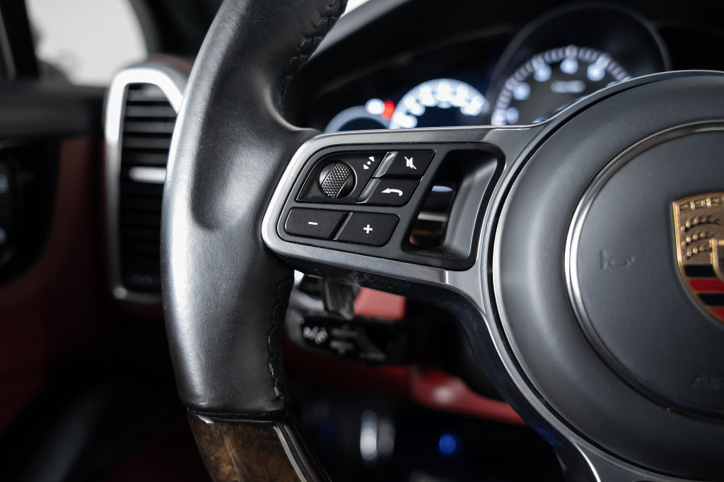 Used 2023 Porsche Cayenne Coupe AWD/4WD image 29