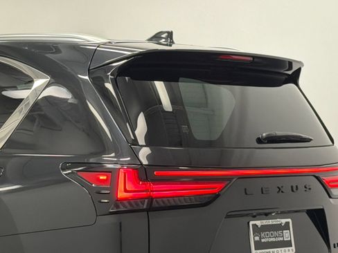 Used 2025 Lexus LX 600 4WD w/ Accessory Package (2T) image 8