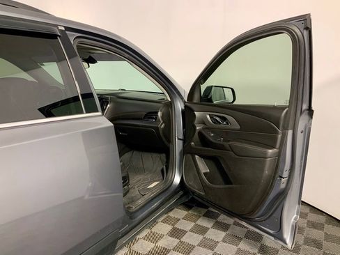 Used 2021 Chevrolet Traverse LT image 31