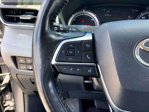 Used 2021 Toyota Highlander Limited FWD image 23