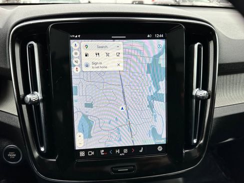 Used 2025 Volvo XC40 B5 Core image 17