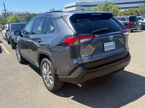 Used 2021 Toyota RAV4 XLE Premium AWD/4WD image 3
