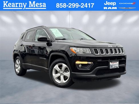 Used 2021 Jeep Compass Latitude image 1