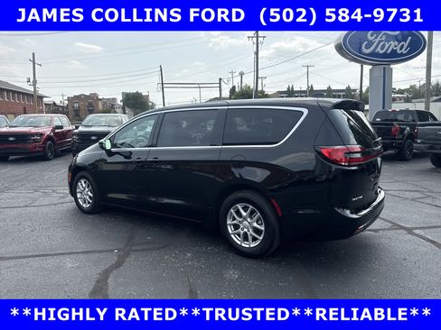 Used 2025 Chrysler Pacifica Select FWD image 9