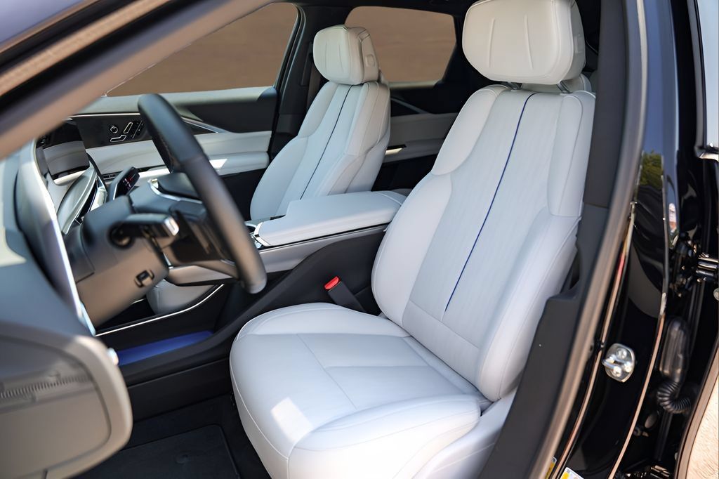 Certified 2025 Cadillac Lyriq Sport AWD/4WD image 8