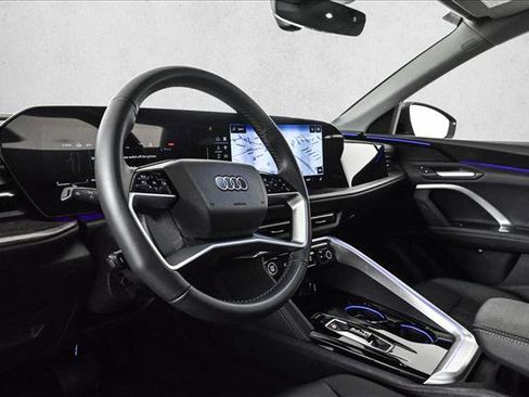 Used 2025 Audi Q5 Premium w/ Convenience Package image 10