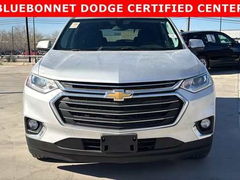 Used 2020 Chevrolet Traverse LT image 2