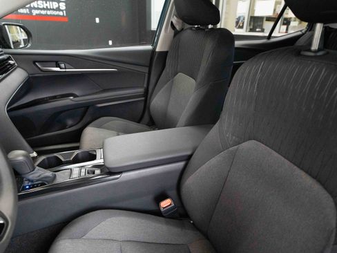 Used 2025 Toyota Camry LE image 10