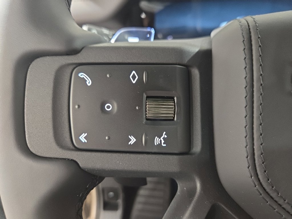 New 2026 Land Rover Defender 110 OCTA AWD/4WD image 22