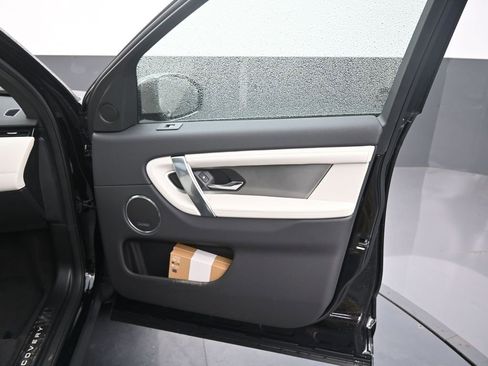 Used 2025 Land Rover Discovery Sport Dynamic SE image 9