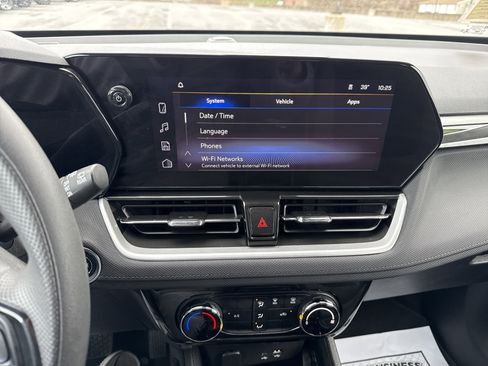 Used 2025 Chevrolet TrailBlazer LT image 24