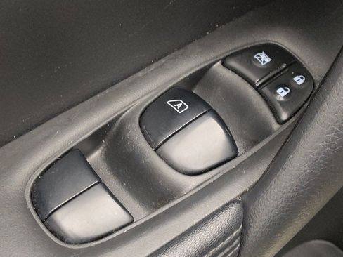 Used 2019 Nissan Rogue SV FWD image 27