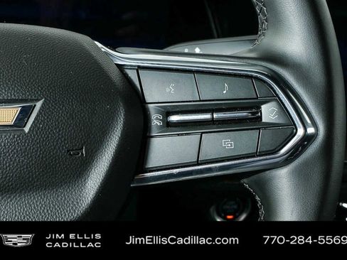 Used 2025 Chevrolet Suburban LT RWD image 11