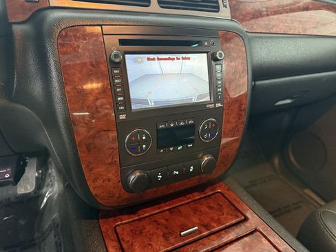 Used 2013 Chevrolet Avalanche LTZ image 19