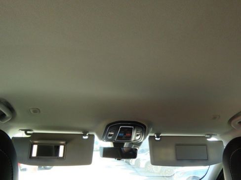 Used 2023 Jeep Grand Cherokee Limited w/ Luxury Tech Group II image 21