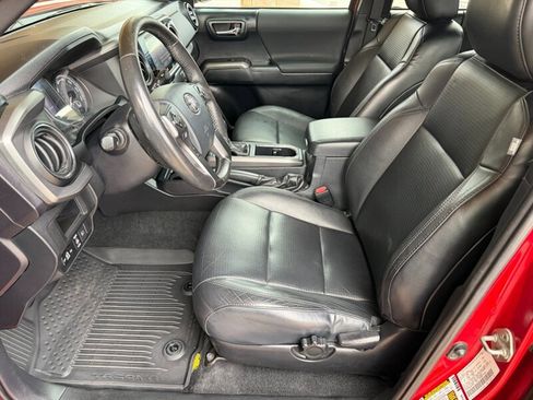 Used 2019 Toyota Tacoma TRD Off-Road image 9