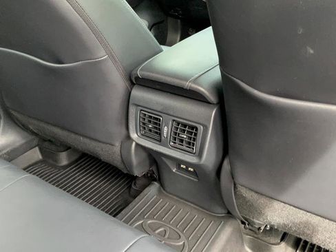 Used 2022 Toyota Venza XLE AWD/4WD image 22