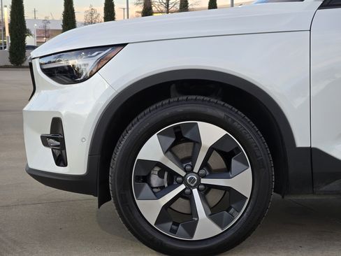 Used 2025 Volvo XC40 B5 Plus w/ Protection Package Premier image 12