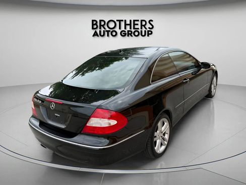 Used 2009 Mercedes-Benz CLK 350 Coupe image 13
