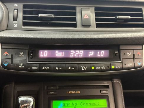 Used 2011 Lexus CT 200h Premium image 29