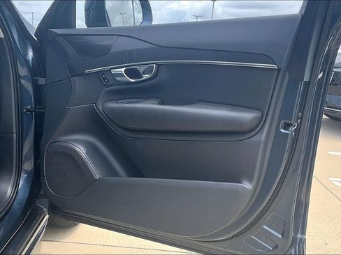 Used 2020 Volvo XC90 T6 Momentum AWD/4WD image 24