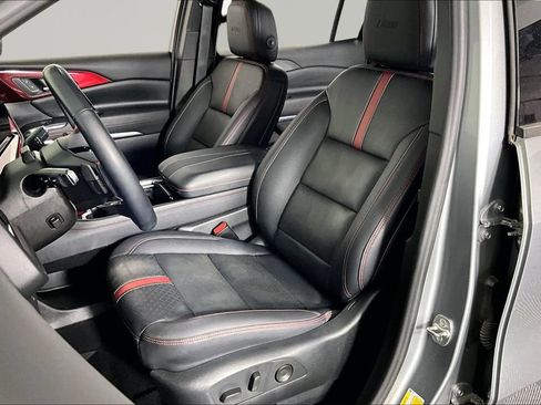 Certified 2024 Chevrolet Traverse RS w/ LPO, Floor Liner Package AWD/4WD image 19