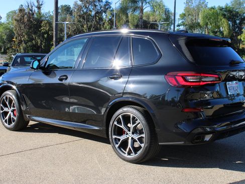 Used 2023 BMW X5 xDrive40i w/ M Sport Package image 3