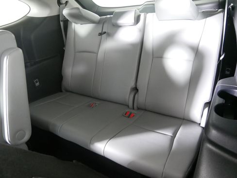 Used 2022 Toyota Highlander XLE image 33