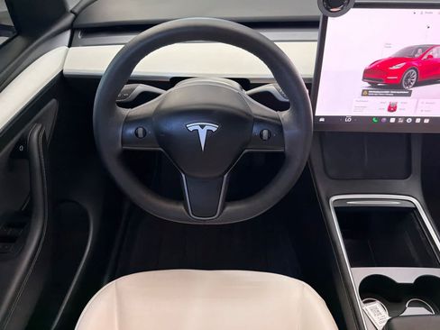 Used 2024 Tesla Model Y Long Range AWD/4WD image 15