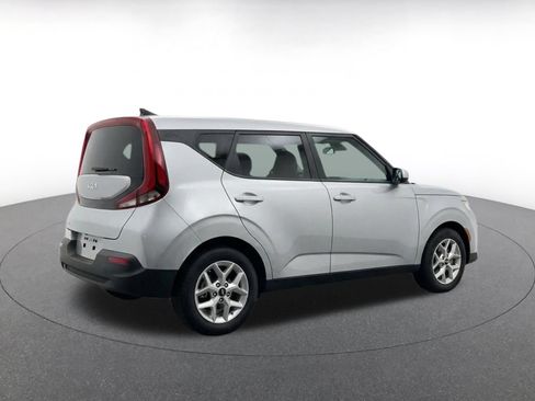 Used 2025 Kia Soul LX w/ LX Technology Package FWD image 11