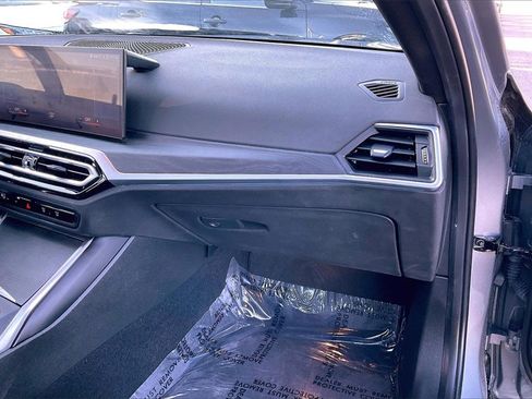 Used 2024 BMW 330i Sedan w/ Convenience Package image 17