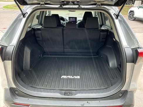 Used 2023 Toyota RAV4 LE FWD image 31