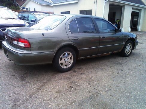 Used 1999 INFINITI I30 FWD image 3