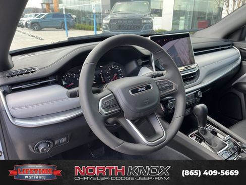 Used 2025 Jeep Compass Limited image 6