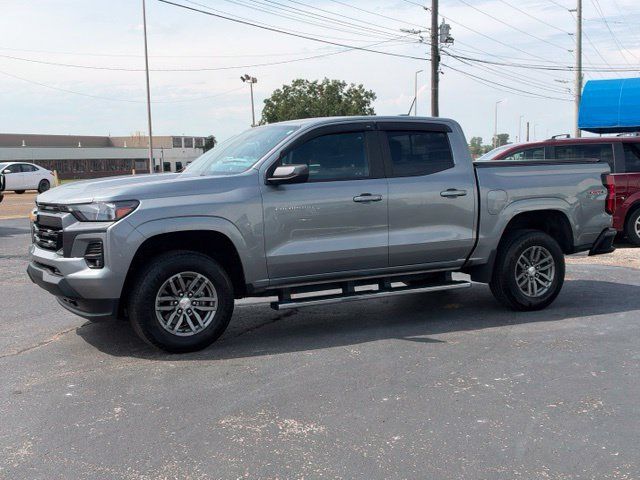 Used 2023 Chevrolet Colorado LT w/ LT Convenience Package II AWD/4WD image 3