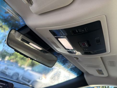 Used 2019 Lexus ES 300h w/ Premium Package FWD image 29