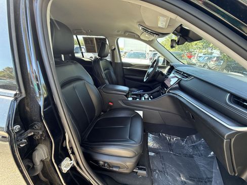 Used 2023 Jeep Grand Cherokee Limited image 28