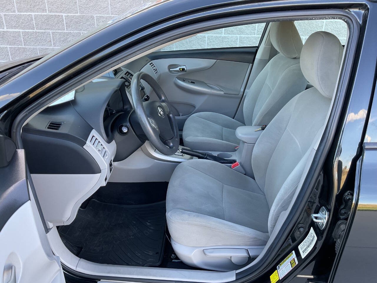 Used 2012 Toyota Corolla LE FWD image 13