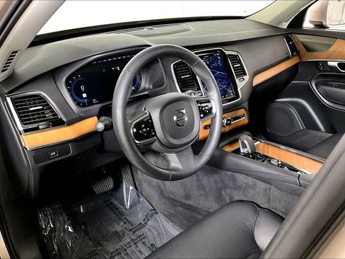 Used 2024 Volvo XC90 B6 Plus w/ Protection Package image 13