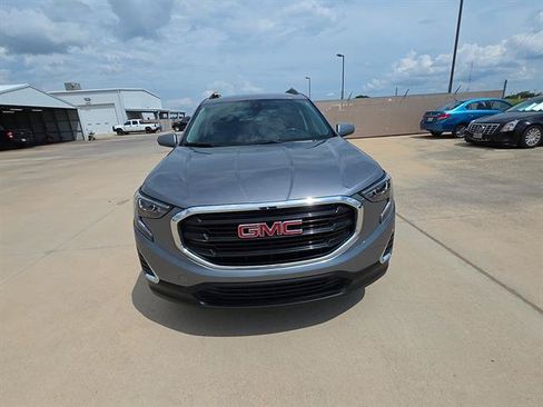 Used 2021 GMC Terrain SLE w/ Driver Convenience Package FWD image 3