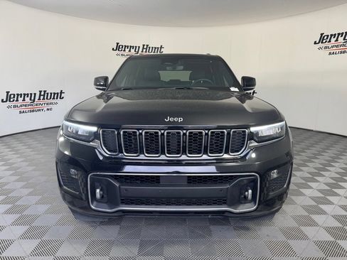 Used 2023 Jeep Grand Cherokee Overland AWD/4WD image 5
