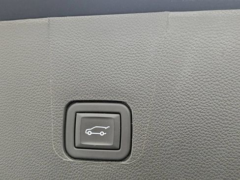 Used 2023 Chevrolet Traverse LT w/ LPO, Floor Liner Package AWD/4WD image 18