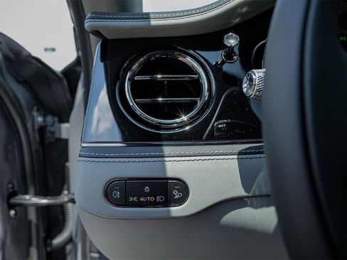 New 2025 Bentley Flying Spur Plug-In Hybrid image 30