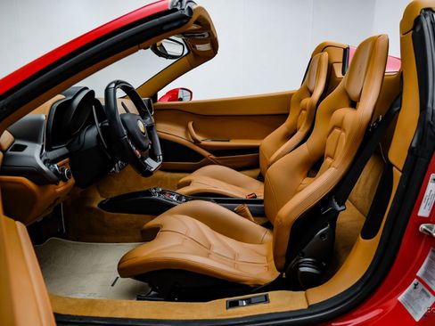 Used 2013 Ferrari 458 Spider image 45