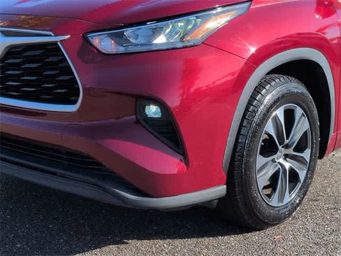 Used 2020 Toyota Highlander XLE image 11